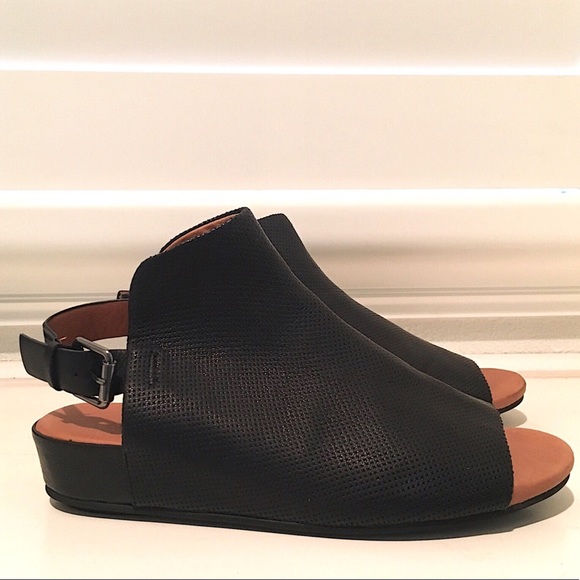 Gentle Souls Shoes - GENTLE SOULS BY KENNETH COLE ROCKER 3 SANDALS